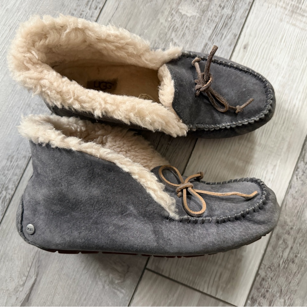UGG Women’s Alena Moccasin Slippers- nightfall size women’s 9 - Picture 2 of 10